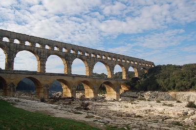 visit the pont du gard near rental villa